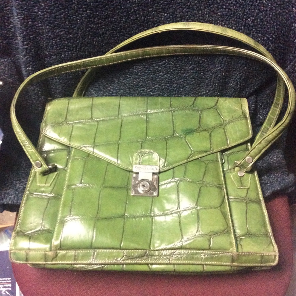 Dooney & Bourke Alligator Style Great Bag 15x10”